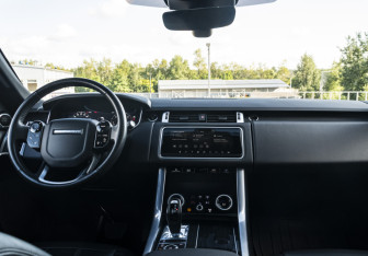 Подержанный автомобиль Land Rover Range Rover Sport 2018 года (12 фото)