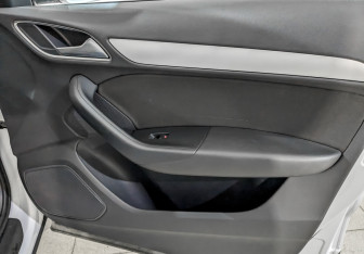 Подержанный автомобиль Audi Q3 2015 года (24 фото)