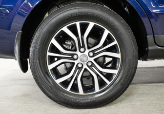 Подержанный автомобиль Hyundai Santa Fe 2007 года (22 фото)