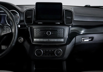 Подержанный автомобиль Mercedes-Benz GLE 2017 года (12 фото)