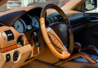 Подержанный автомобиль Porsche Cayenne 2007 года (13 фото)