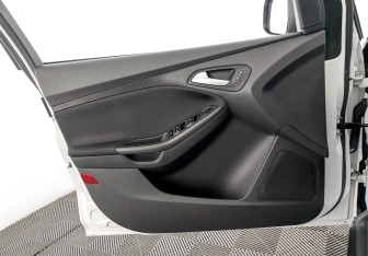 Подержанный автомобиль Ford Focus Hatchback 2018 года (19 фото)