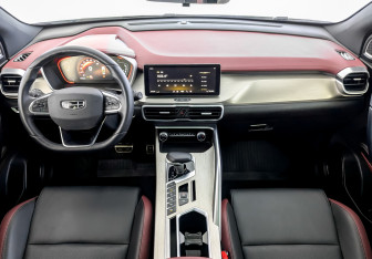 Подержанный автомобиль Geely Coolray 2023 года (14 фото)