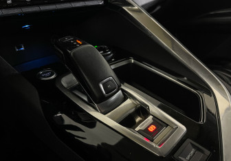 Подержанный автомобиль Peugeot 3008 2017 года (13 фото)