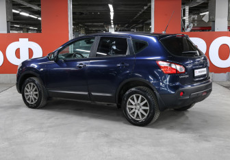 Подержанный автомобиль Nissan Qashqai 2012 года (7 фото)
