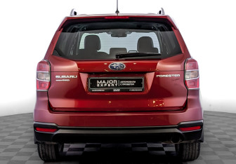 Подержанный автомобиль Subaru Forester Suv 2014 года (6 фото)