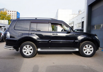 Подержанный автомобиль Mitsubishi Pajero 2014 года (4 фото)