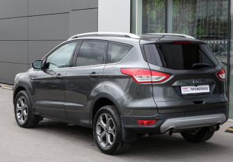 Подержанный автомобиль Ford Kuga 2015 года (7 фото)