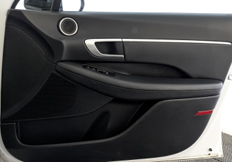 Подержанный автомобиль Hyundai Sonata 2021 года (24 фото)