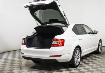 Подержанный автомобиль Skoda Octavia Liftback 2014 года (15 фото)