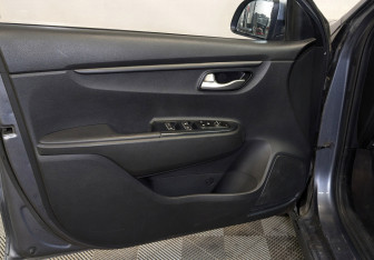 Подержанный автомобиль Kia Rio Hatchback 2020 года (16 фото)