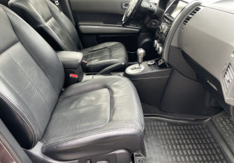 Подержанный автомобиль Nissan X-Trail 2008 года (9 фото)