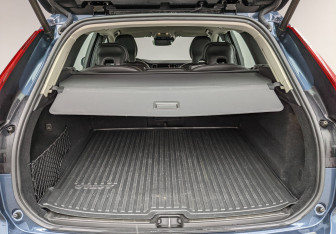 Подержанный автомобиль Volvo XC60 2021 года (10 фото)