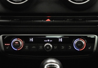 Подержанный автомобиль Audi A3 Sedan 2017 года (21 фото)