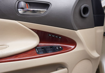 Подержанный автомобиль Lexus GS 2006 года (15 фото)