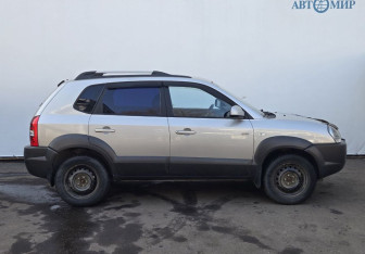 Подержанный автомобиль Hyundai Tucson 2006 года (4 фото)
