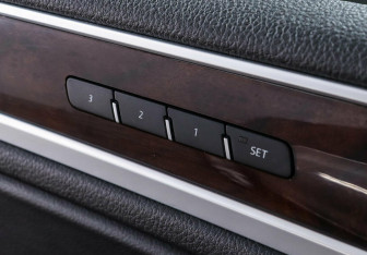 Подержанный автомобиль Volkswagen Touareg 2015 года (14 фото)