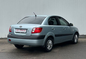 Подержанный автомобиль Kia Rio Sedan 2006 года (5 фото)