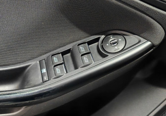 Подержанный автомобиль Ford Focus Sedan 2013 года (16 фото)