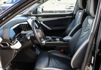 Подержанный автомобиль Geely Atlas 2024 года (16 фото)