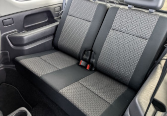 Подержанный автомобиль Suzuki Jimny 2011 года (18 фото)