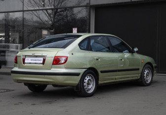 Подержанный автомобиль Hyundai Elantra Sedan 2004 года (5 фото)