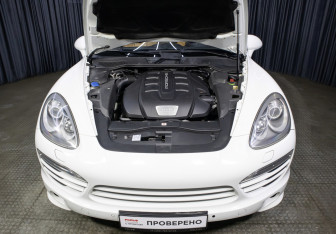 Подержанный автомобиль Porsche Cayenne 2013 года (9 фото)