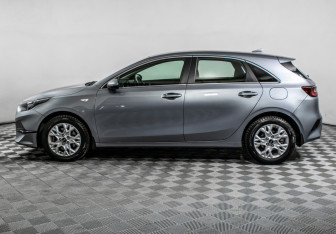 Подержанный автомобиль Kia Ceed Hatchback 2022 года (8 фото)
