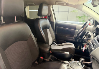 Подержанный автомобиль Peugeot 4008 2012 года (13 фото)