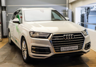 Подержанный автомобиль Audi Q7 2016 года (3 фото)