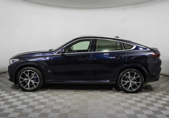 Подержанный автомобиль BMW X6 2021 года (8 фото)