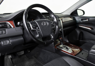 Подержанный автомобиль Toyota Camry Sedan 2014 года (10 фото)