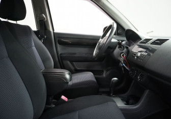 Подержанный автомобиль Suzuki Swift Hatchback 2008 года (11 фото)