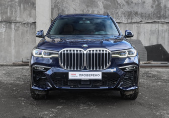 Подержанный автомобиль BMW X7 2021 года (2 фото)