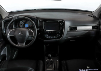 Подержанный автомобиль Mitsubishi Outlander 2016 года (7 фото)