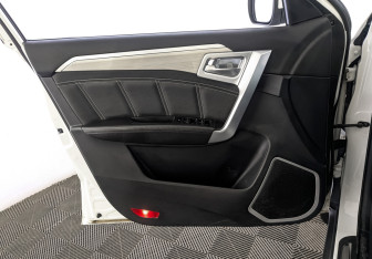 Подержанный автомобиль Geely Emgrand X7 2019 года (19 фото)