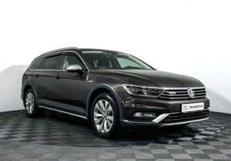Подержанный автомобиль Volkswagen Passat Wagon 2017 года (3 фото)