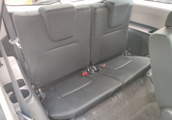 Подержанный автомобиль Toyota Wish Minivan 2015 года (12 фото)