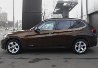 Подержанный автомобиль BMW X1 2012 года (8 фото)