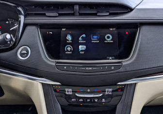 Подержанный автомобиль Cadillac XT5 2016 года (17 фото)