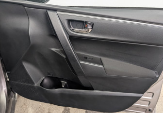 Подержанный автомобиль Toyota Corolla Sedan 2014 года (24 фото)