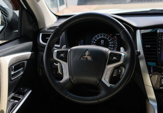 Подержанный автомобиль Mitsubishi Montero Sport 2022 года (12 фото)