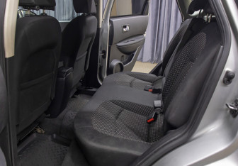 Подержанный автомобиль Nissan Qashqai 2008 года (10 фото)