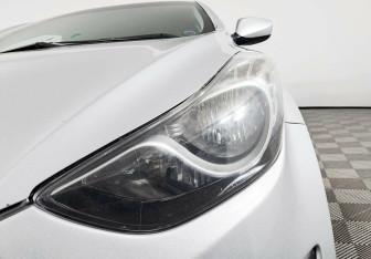 Подержанный автомобиль Hyundai Elantra Sedan 2013 года (5 фото)