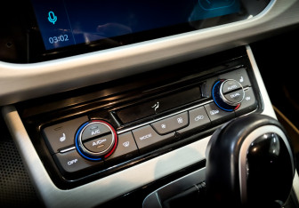 Подержанный автомобиль Geely Atlas 2021 года (24 фото)