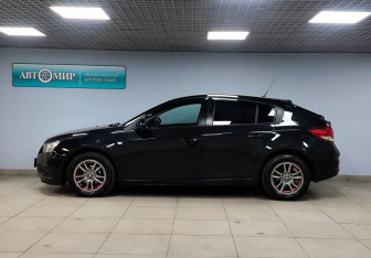 Подержанный автомобиль Chevrolet Cruze Hatchback 2012 года (8 фото)