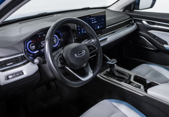 Подержанный автомобиль Geely Emgrand 2023 года (10 фото)