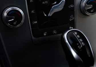 Подержанный автомобиль Volvo XC60 2017 года (15 фото)