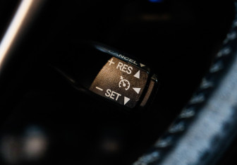 Подержанный автомобиль Toyota RAV4 2015 года (14 фото)