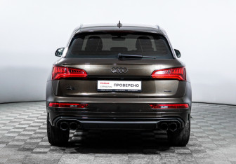 Подержанный автомобиль Audi Q5 2018 года (6 фото)